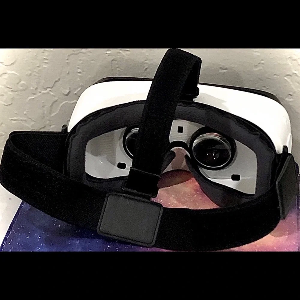 2 Smartphone VR Headsets